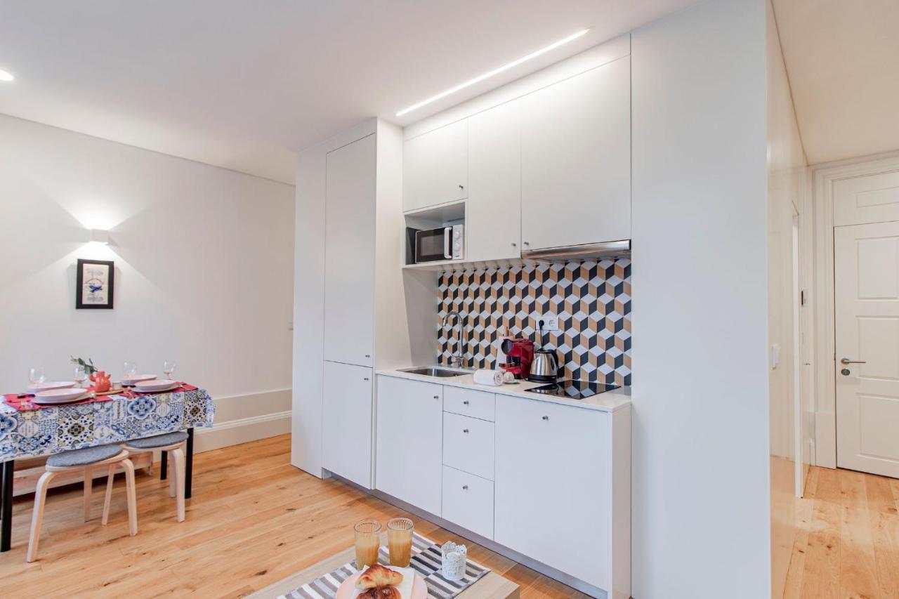 Sweet Studio Apartment W/ Big Balcony By Lovelystay Porto Buitenkant foto