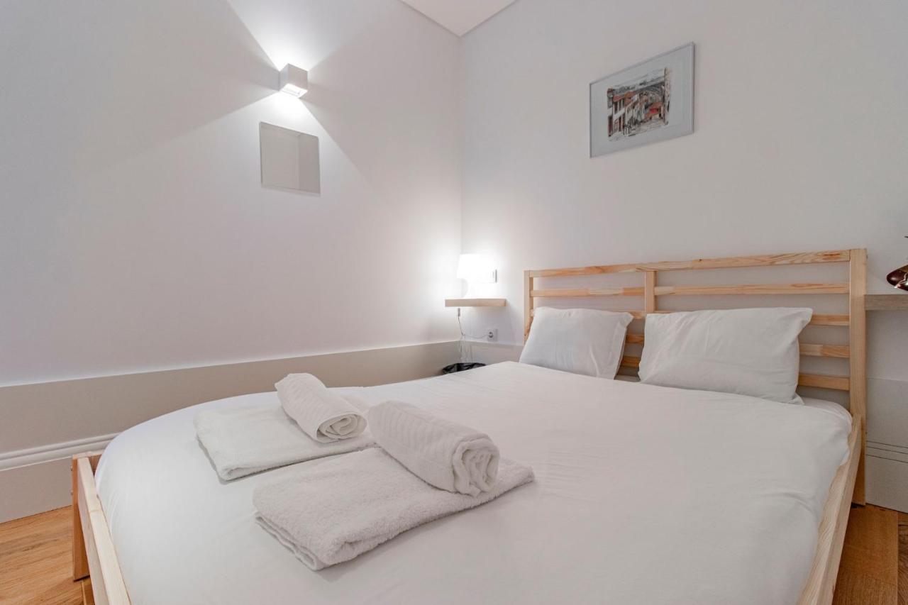 Sweet Studio Apartment W/ Big Balcony By Lovelystay Porto Buitenkant foto