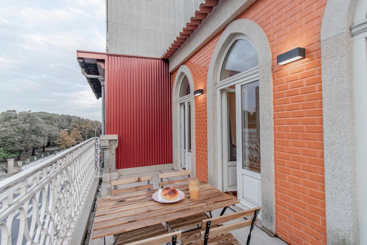 Sweet Studio Apartment W/ Big Balcony By Lovelystay Porto Buitenkant foto